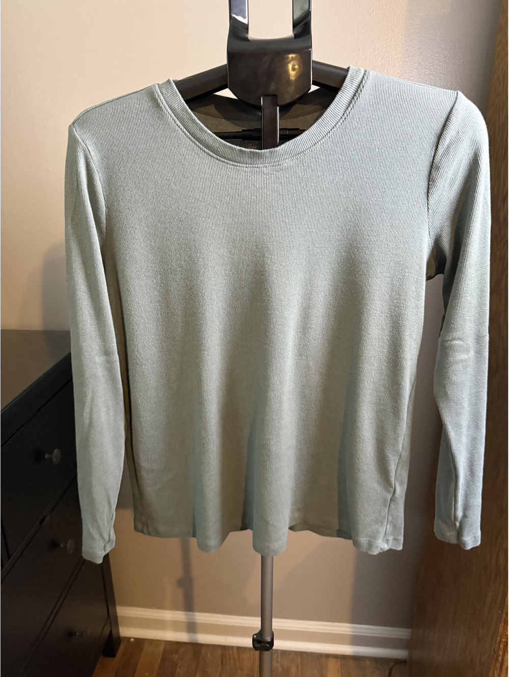 Maurices 24/7 Women’s Large Sage Green Ribbed Long Sleeve Tee